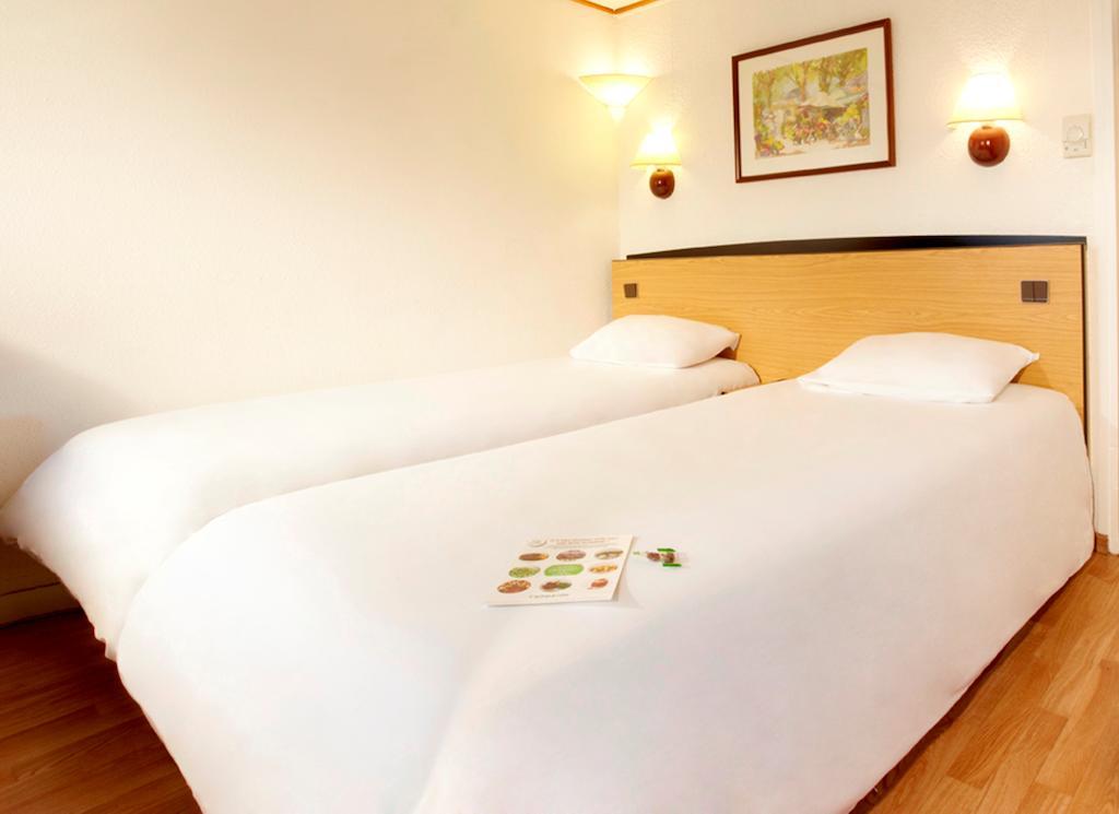 Hotel Campanile Calais Esterno foto